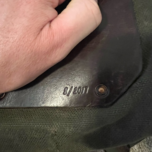 Saddleback Leather Mountainback Collection - *Original* Messenger Bag - Picture 8 of 16